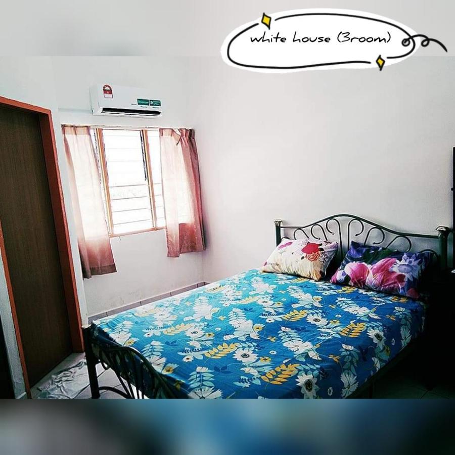 Apartamento Pandai Dickson Banglow White & Yellow House Port Dickson Exterior foto